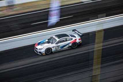 IntGTC Indy8H P2 - Walkenhorst BMW #35 - David Pittard, Martin Tomczyk, Nick Yelloly | © SRO