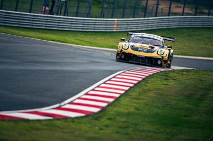 Kyalami9H 2020 - P7 - Dinamic Motorpsort #54 - Earl Bamber, Laurens Vanthoor, Kevin Estre | © Chris Lazenby