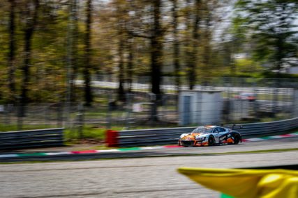 3hMonza P6 #30 - James Pull, Stuart Hall, Benjamin Goethe | © SRO