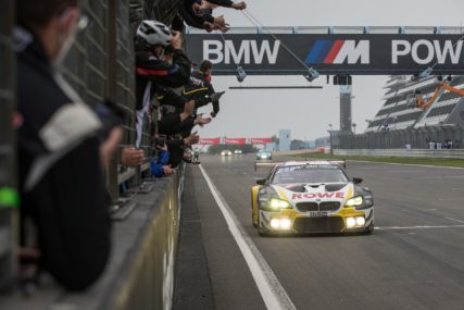 24hNBR P2 ROWE #98 - Connor De Phillippi, Martin Tomczyk, Sheldon van der Linde, Marco Wittmann | © GruppeC
