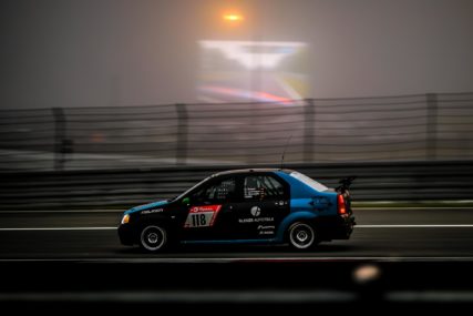 24hNBR P98 overall DACIA Logan #118 - Oliver Kriese, DOOM, Michael Lachmayer, Mikhail Charoudin | © SwooshCommunications