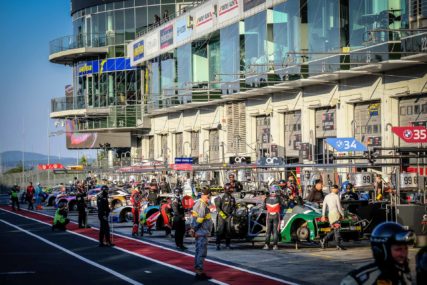 3h Nürburgring - Pitlane | © SRO