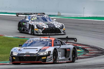 P9 overall Race - Sainteloc R8 LMS EVO2 911 #26 - Winkelhock/Lind/Hutchison | © SRO