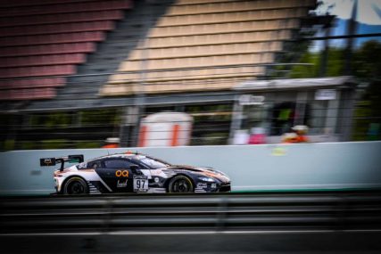 P27 overall Race - Vantage #97 - Al Harthy/Petrobelli/Eastwood | © SRO