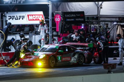 Petit Le Mans P2 GTD & Champions 2021 #9 - Z. Robichon / L. Vanthoor / L. Kern | © Porsche