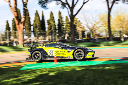 P12 Beechdean Vantage #95 - Maxime MARTIN, Marco SORENSEN, Nicki THIIM | © SRO